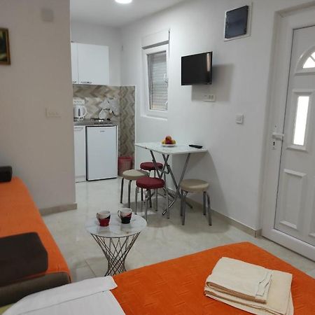 Apartmani Ceca 012 수토모레 외부 사진